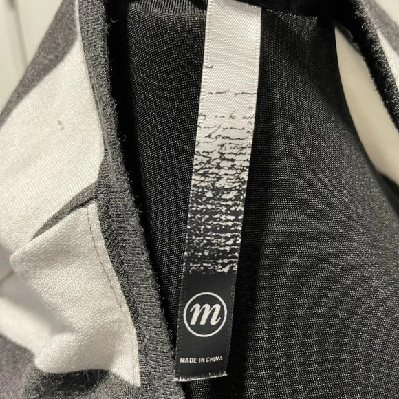 Kensie Grey and White Striped Long Sleeve Top Size Medium - Picture 3 of 4